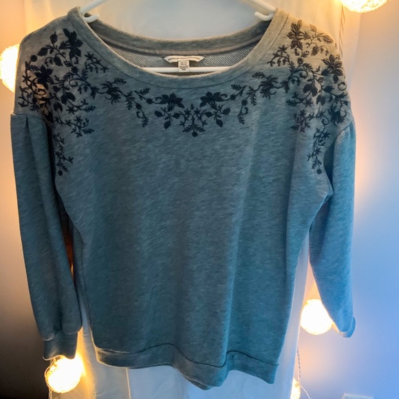 Floral printed, flowy sleeve sweater - Picture 2 of 3